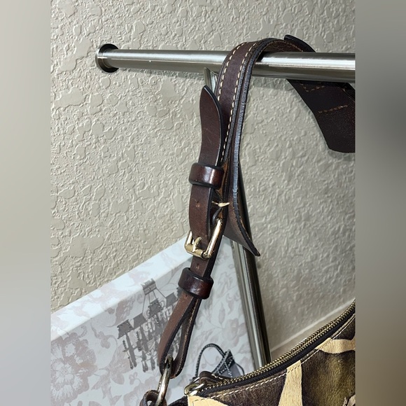 Dooney And Bourke Giraffe Print Handbag - Picture 16 of 16